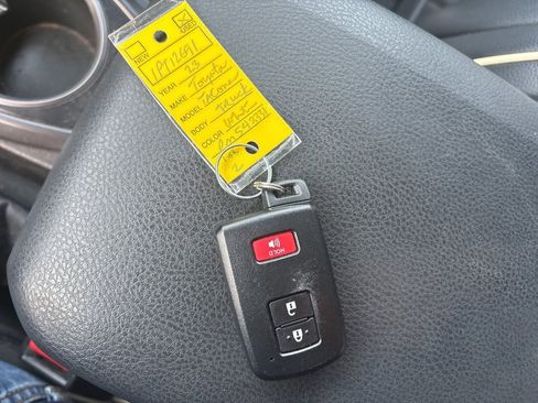 Used 2023 Toyota Tacoma TRD Off-Road image 12