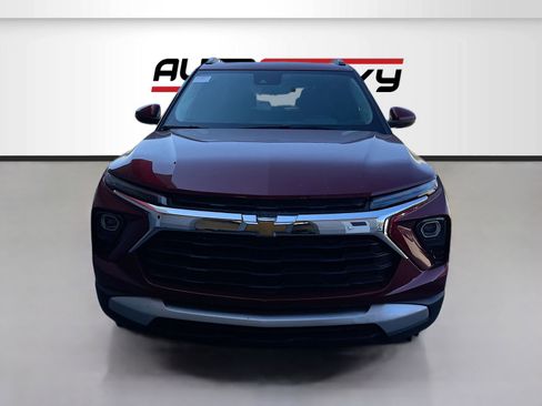 Used 2024 Chevrolet TrailBlazer LT image 2