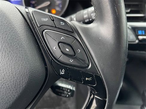 Used 2018 Toyota C-HR XLE image 30