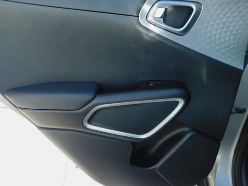 Used 2022 Kia Soul LX image 30