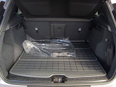 New 2026 Volvo XC40 B5 Plus w/ Protection Package Premier image 21