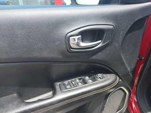 Used 2018 Jeep Compass Latitude FWD image 8