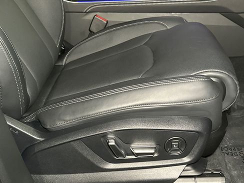 Used 2025 Audi Q7 3.0T Prestige w/ Prestige Package image 12