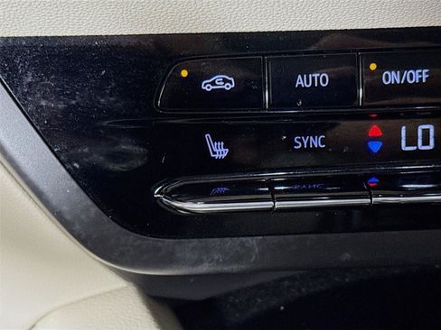 Certified 2022 Buick Envision Essence w/ Technology Package I FWD image 23