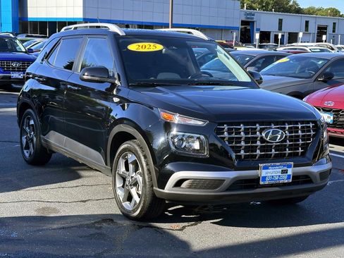 Used 2025 Hyundai Venue SEL FWD image 5
