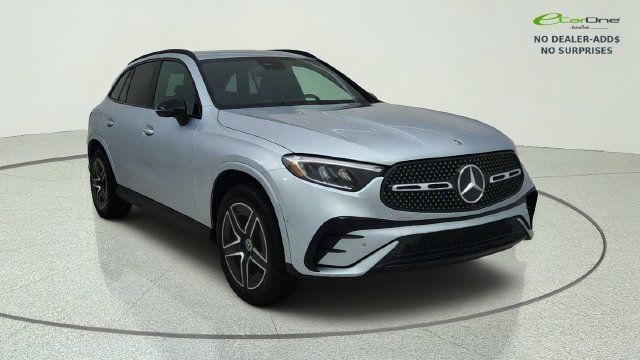 Used 2025 Mercedes-Benz GLC 300 4MATIC image 1