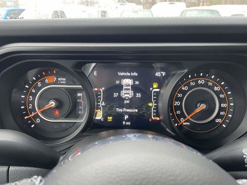 New 2026 Jeep Wrangler Unlimited Sahara AWD/4WD image 28