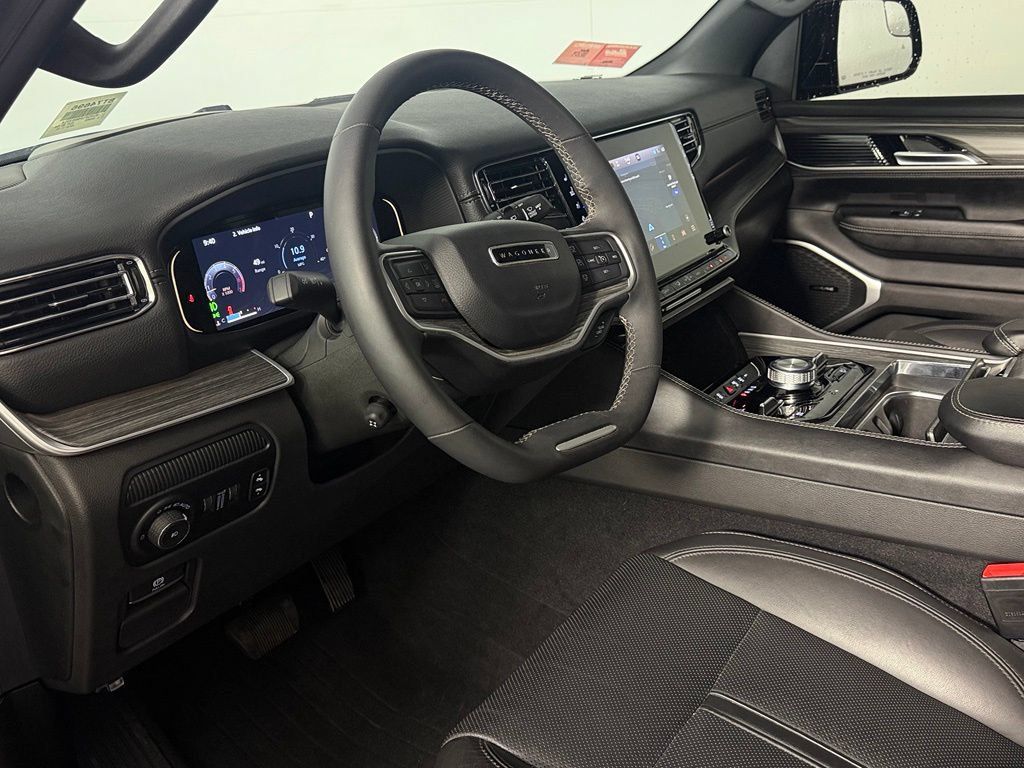 Used 2023 Jeep Wagoneer Series III w/ Preferred Equipment Group AWD/4WD image 12