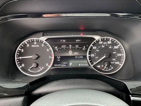 Used 2022 Nissan Pathfinder SL AWD/4WD image 26