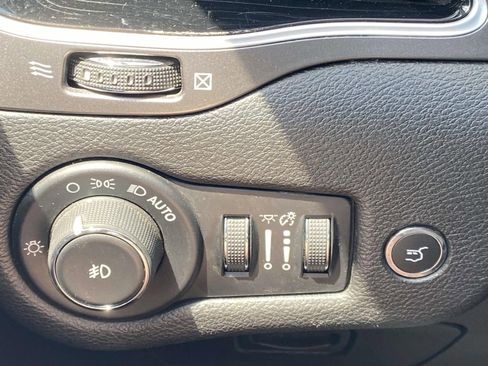 Used 2019 Jeep Cherokee Limited AWD/4WD image 29