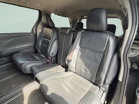 Used 2017 Toyota Sienna SE Premium FWD image 24