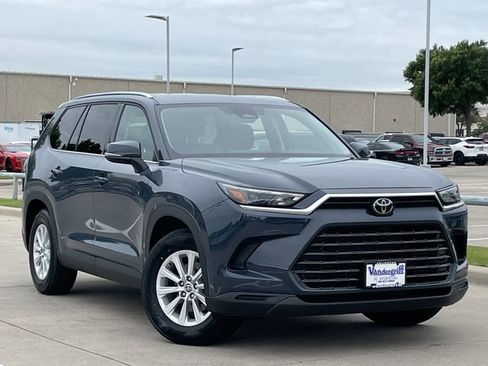 Used 2025 Toyota Grand Highlander FWD image 2