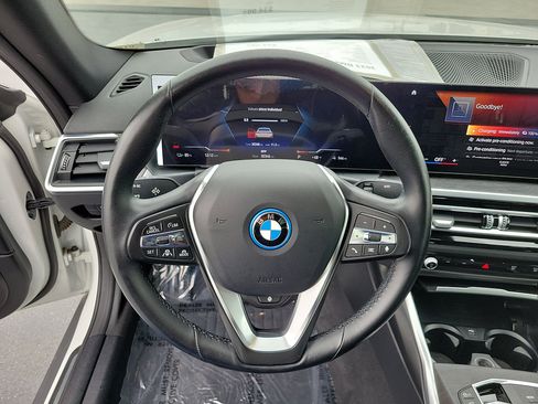Used 2023 BMW i4 eDrive35 RWD image 25