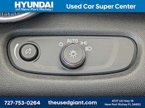 Used 2025 Chevrolet Trax LT w/ Driver Confidence Package FWD image 28
