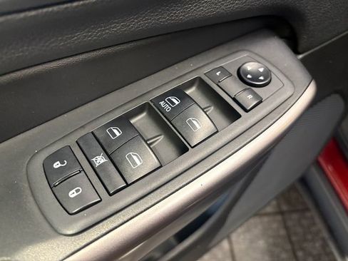 Used 2019 Jeep Cherokee Latitude w/ Popular Appearance Group image 11