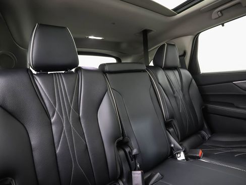 Used 2025 Acura MDX w/ Advance Package image 28