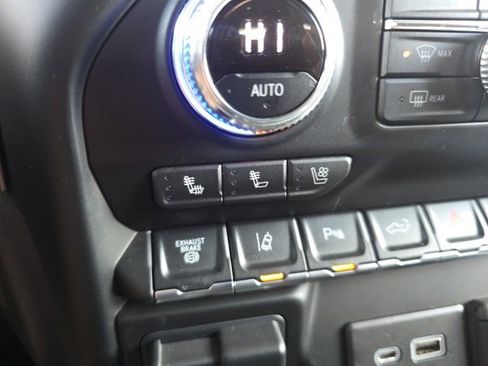 Used 2022 GMC Sierra 3500 Denali w/ Denali Black Diamond Edition image 34