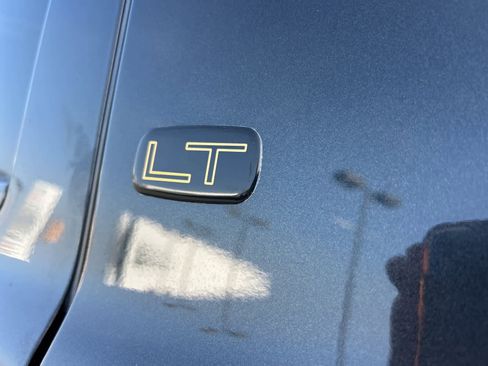 Used 2005 Chevrolet Avalanche Z71 w/ Sun And Sound Package image 17