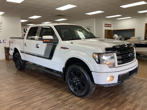 Used 2014 Ford F150 FX4 w/ Equipment Group 402A Luxury AWD/4WD image 4