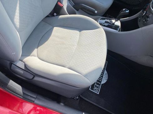 Used 2014 Hyundai Accent SE image 20