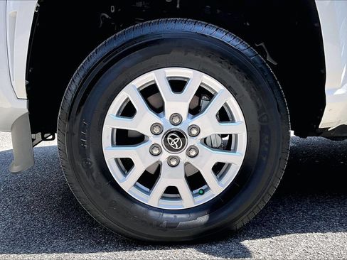 Used 2024 Toyota Tacoma SR5 AWD/4WD image 33