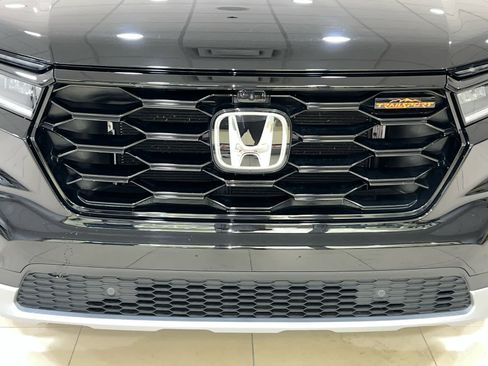 Used 2025 Honda Pilot TrailSport image 4