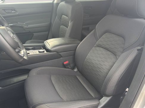 Used 2025 Nissan Pathfinder SV AWD/4WD image 18