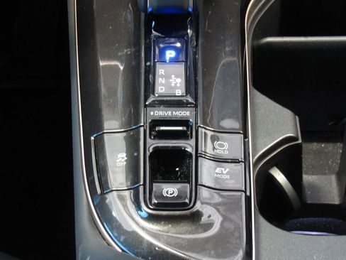Used 2024 Toyota Crown AWD/4WD image 29