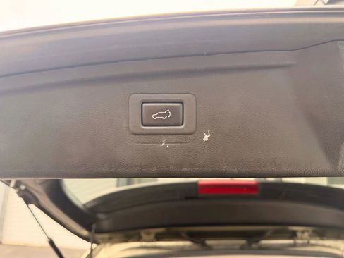 Used 2019 Subaru Outback 2.5i Premium image 12