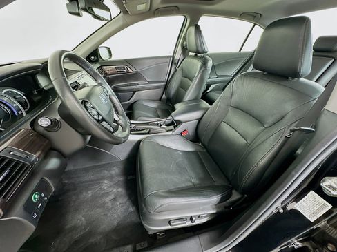 Used 2017 Honda Accord Touring image 13