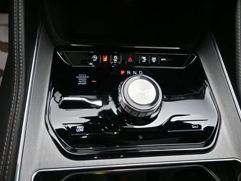 Used 2023 Jeep Wagoneer Series II AWD/4WD image 18