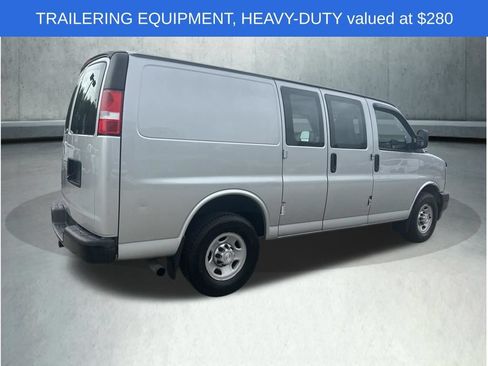 Used 2017 Chevrolet Express 2500 RWD image 7
