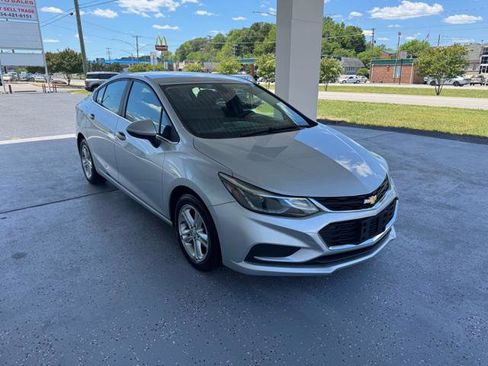 Used 2017 Chevrolet Cruze LT w/ Convenience Package FWD image 1