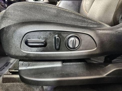 Used 2019 Chevrolet Traverse LT FWD image 14