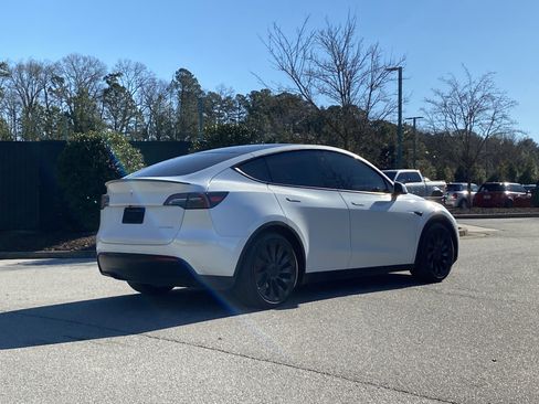 Used 2023 Tesla Model Y Long Range image 3
