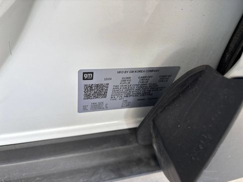 Used 2025 Chevrolet Trax LT FWD image 29