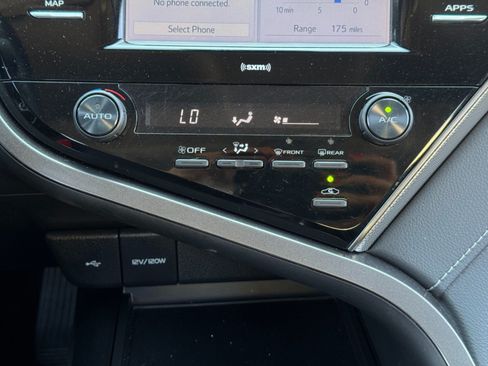 Used 2020 Toyota Camry SE FWD image 24