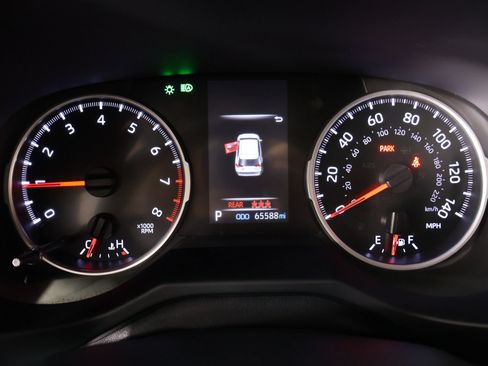 Used 2022 Toyota RAV4 LE FWD image 4
