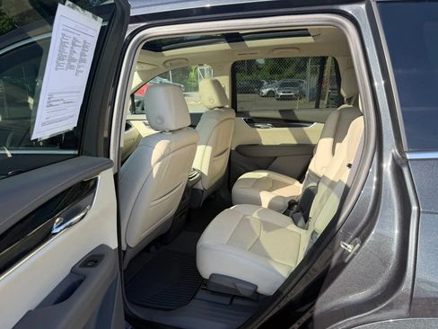 Used 2021 Cadillac XT6 Premium Luxury AWD/4WD image 31