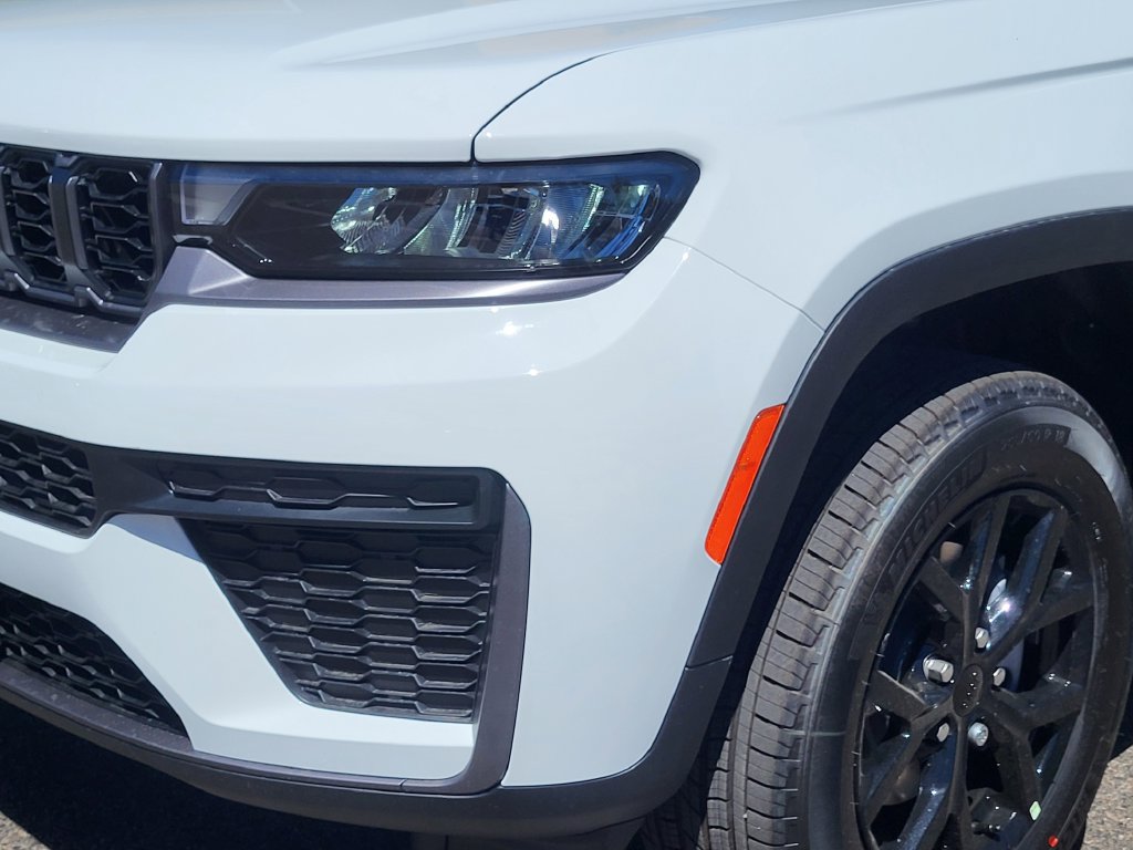 New 2026 Jeep Grand Cherokee Altitude AWD/4WD image 8