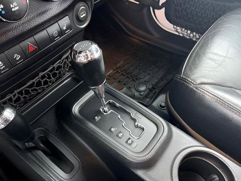 Used 2016 Jeep Wrangler Unlimited Sahara image 20