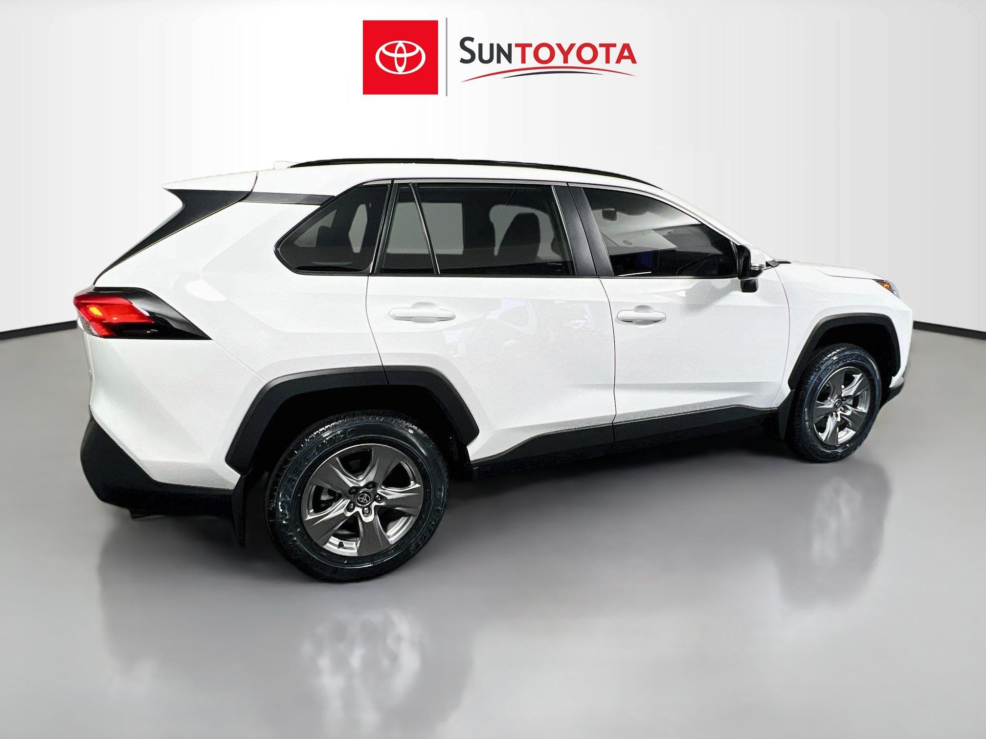 Used 2025 Toyota RAV4 XLE w/ Convenience Package FWD image 4