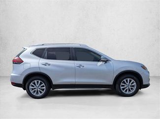 Used 2018 Nissan Rogue SV FWD video 4