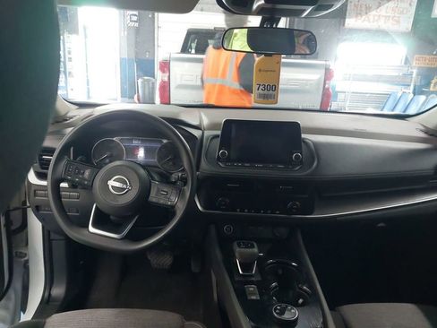 Used 2023 Nissan Rogue SV image 14