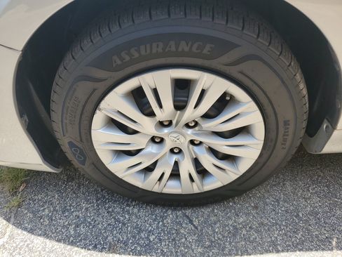 Used 2013 Toyota Camry LE FWD image 7