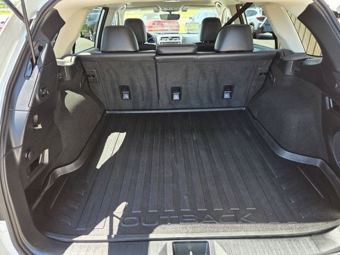 Used 2019 Subaru Outback 3.6R Limited AWD/4WD image 15