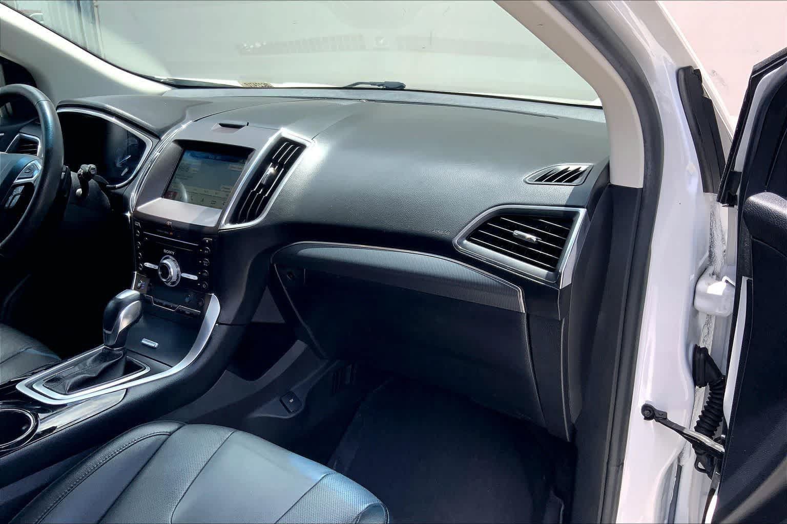 Used 2018 Ford Edge Titanium w/ Equipment Group 301A FWD image 23