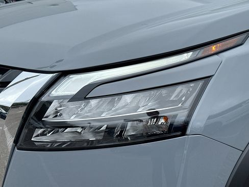 Used 2025 Nissan Pathfinder Platinum w/ Cargo Package image 9