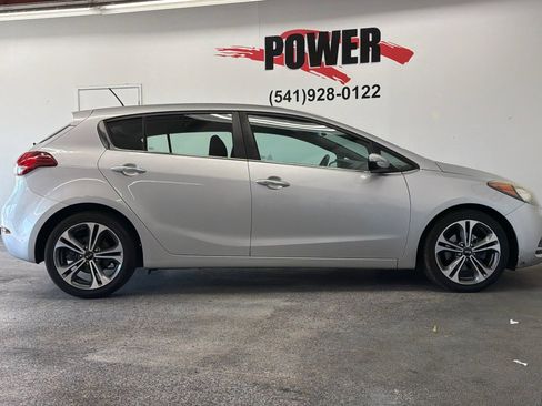 Used 2016 Kia Forte EX FWD image 2