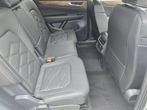 Certified 2026 Volkswagen Atlas SE w/ Panoramic Sunroof Package FWD image 18